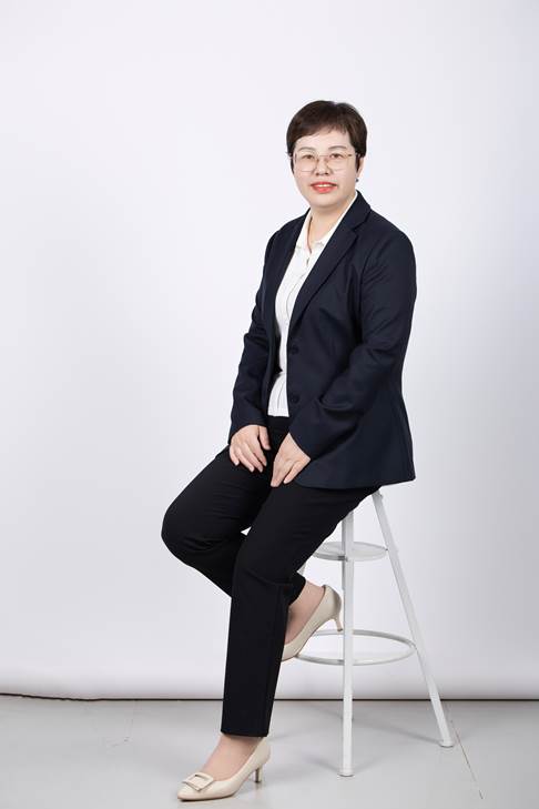 2025年“师德标兵”卢重阳